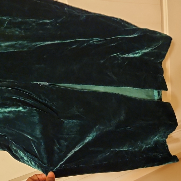 Custom made green velvet gown! - Picture 7 of 11